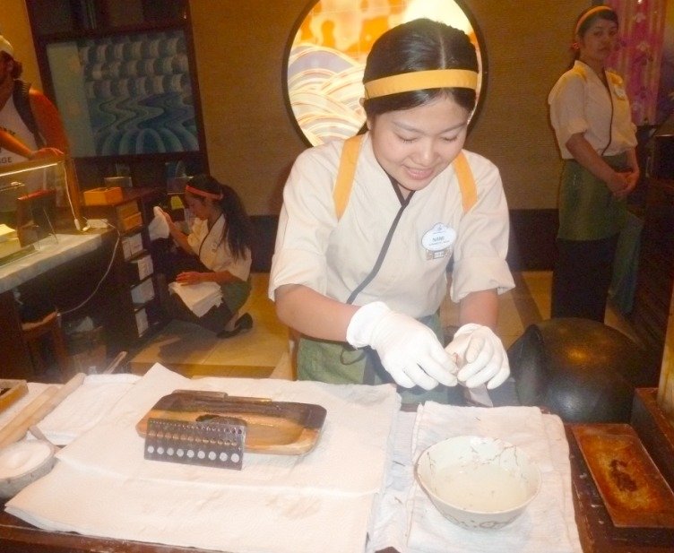 Finding a pearl in an oyster at Japan in the Epcot around the world showcase www.extraordinarychaos.com