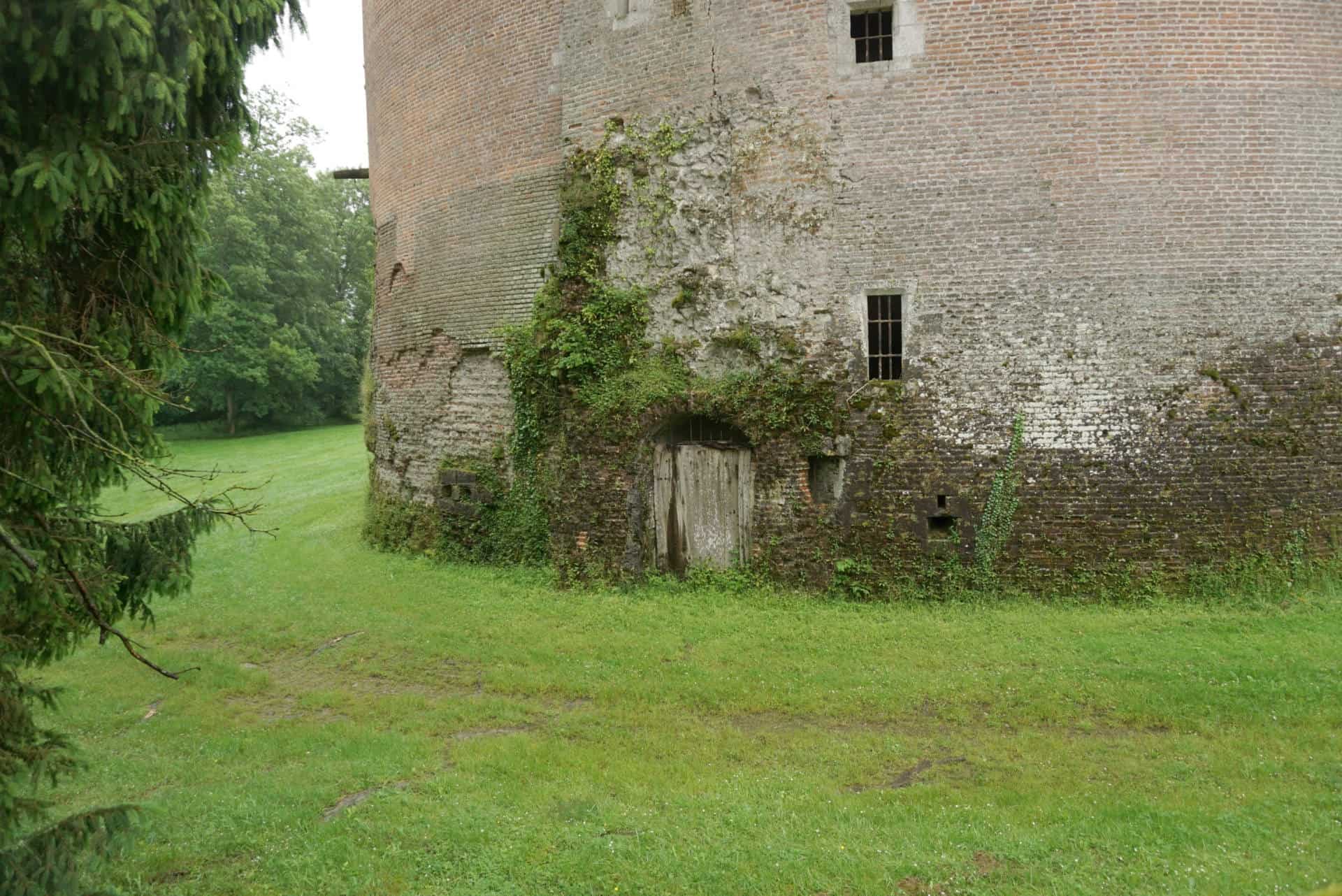Visiting Chateau de Saint Fargeau 1