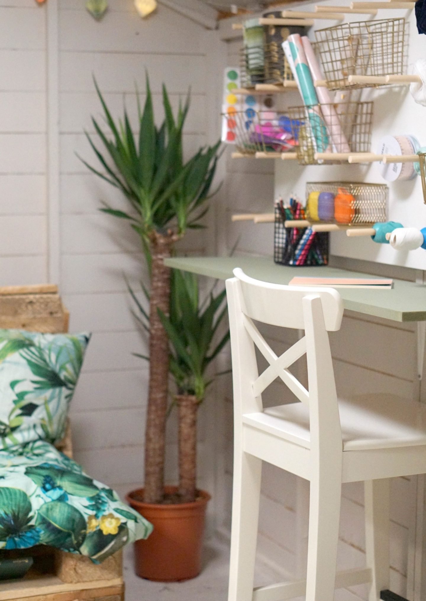 Creating a she shed, the perfect outdoor office/ craft room created with a garden shed and up cycling pallet's and great weekend project extraordinarychaos.com
