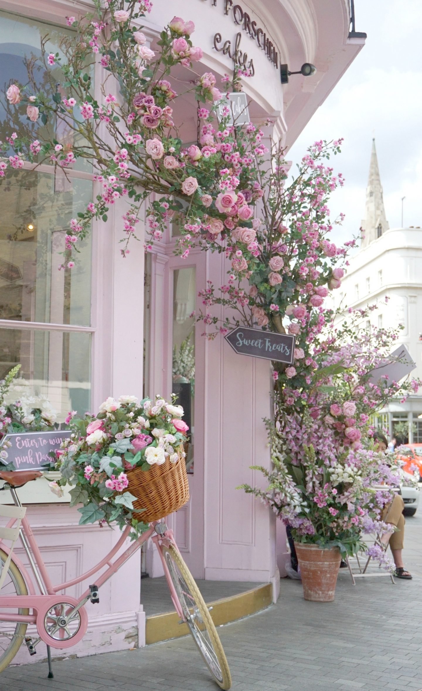 A London Photo Walk And Visions In Pink at Peggy Porschens In Belgravia And Notting Hill www.extraordinarychaos.com