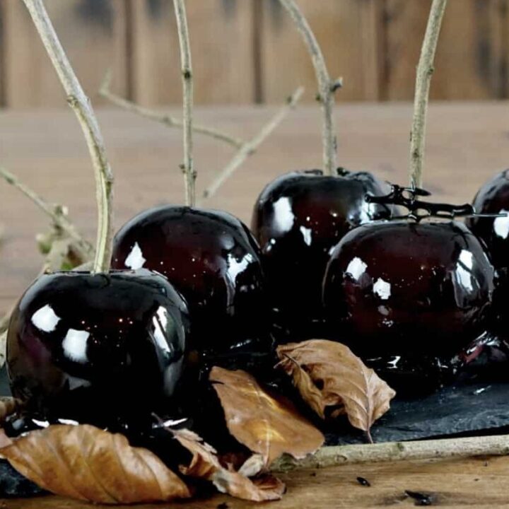 black poison toffee apples www.extraordinarychaos.com
