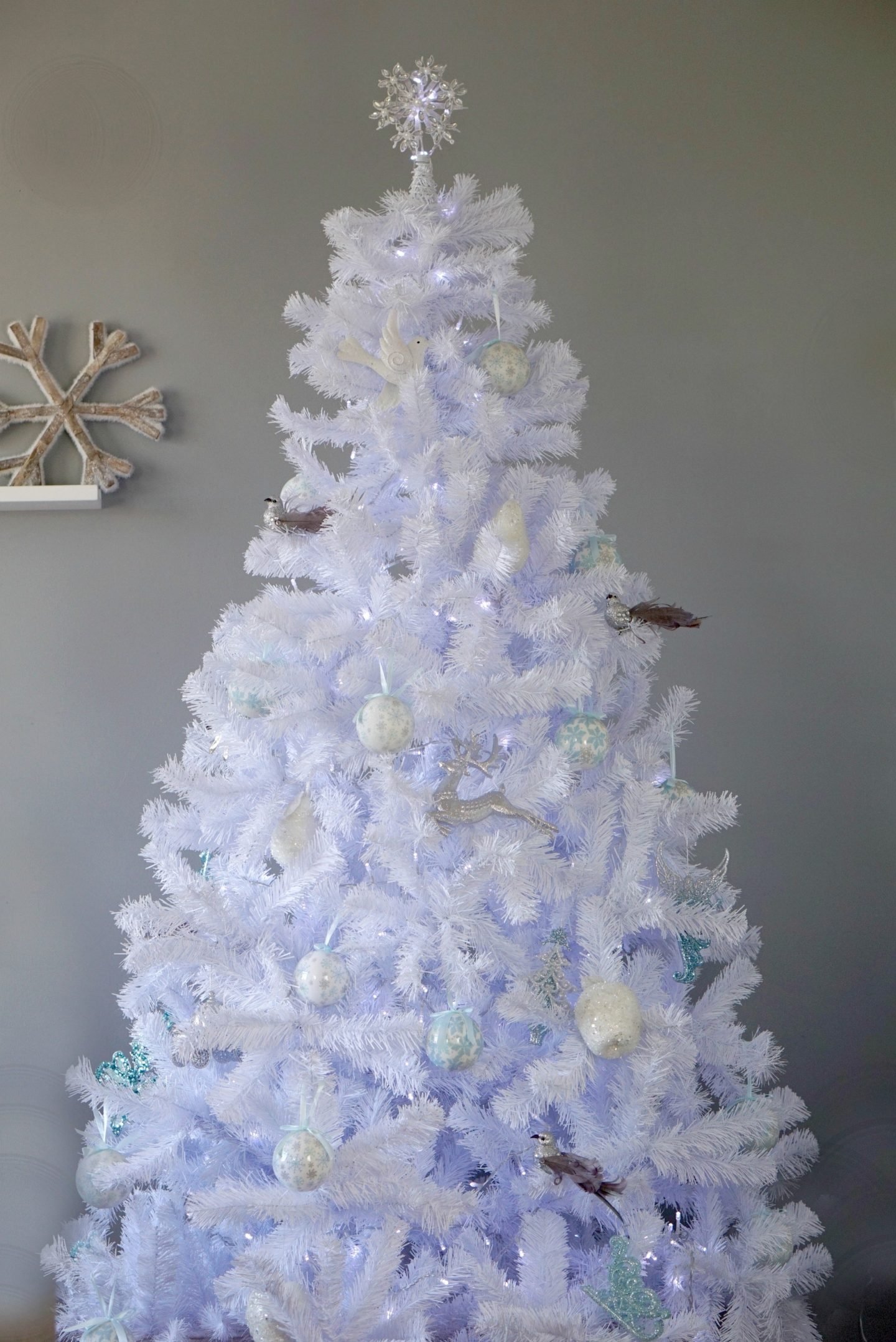 White Christmas Tree and Decorations www.extraordinarychaos.com