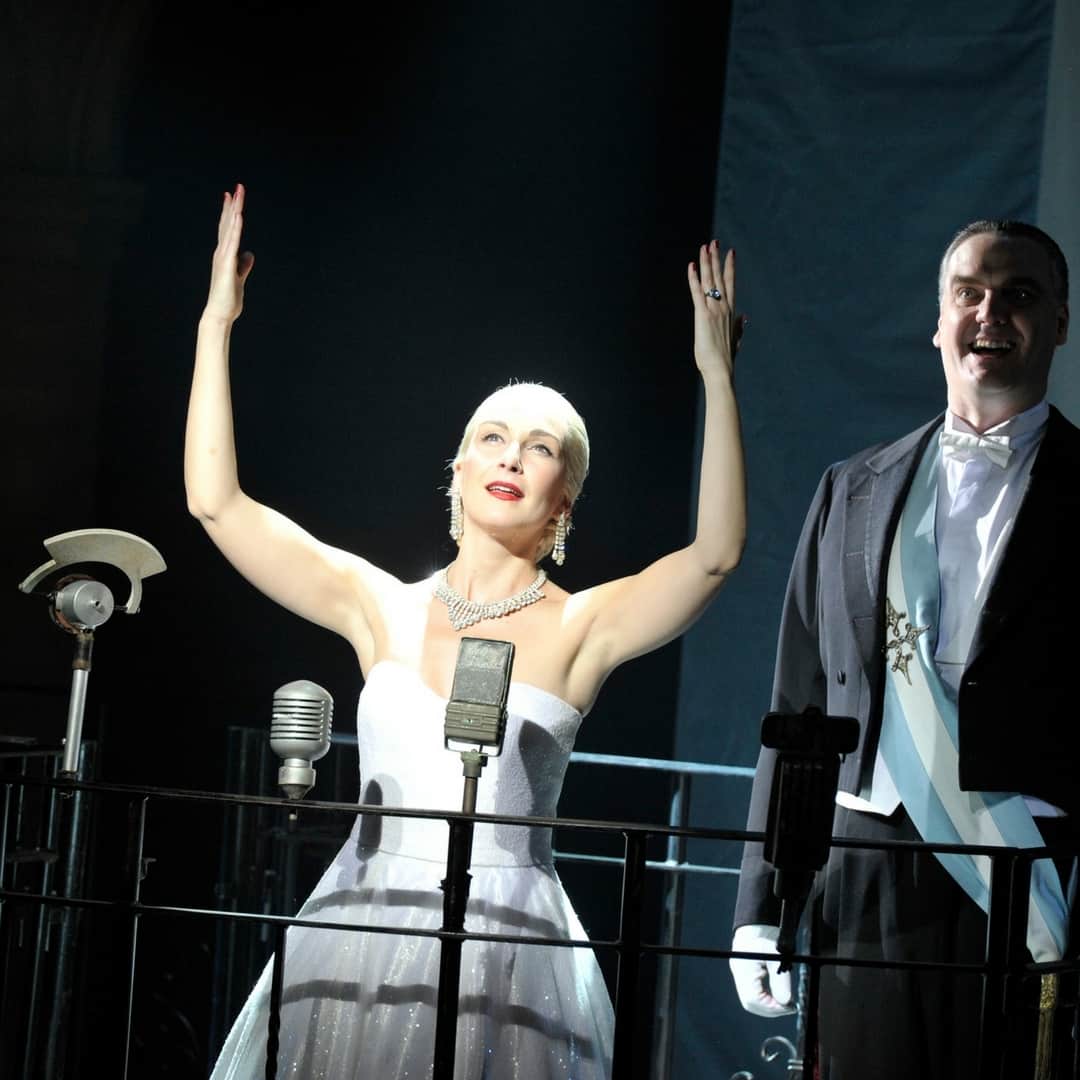 A Review of Evita at The Palace Manchester www.extraordinarychaos.com