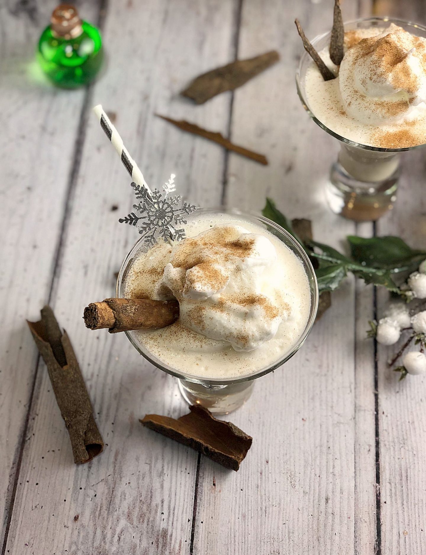 Baileys and Gin Frozen Christmas Cocktail an alternative version of Festive Eggnog. Quick and easy to make and perfect for Christmas parties, chilling in front of movies and generally feeling festive.