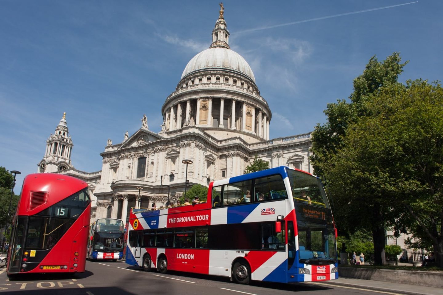 Finding The Best London Bus Tour is a case of knowing what attractions you want to see in London and planning your route with a map.