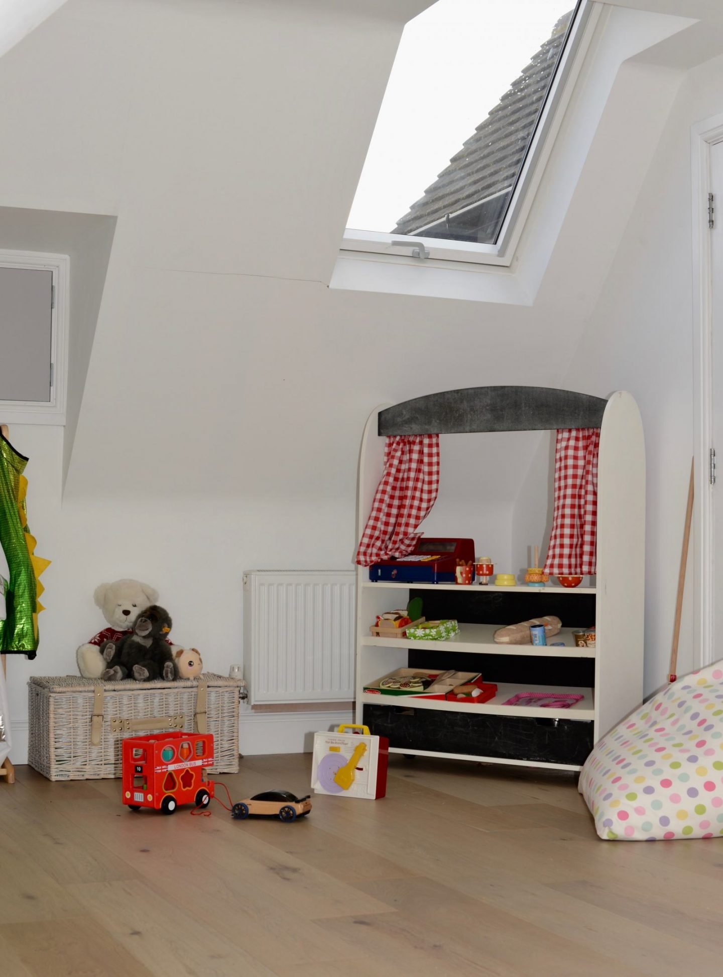 Creating extra light in a dark single story extraction with VELUX roof windows