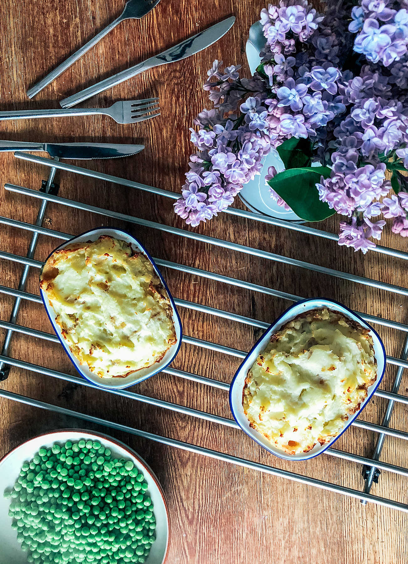 Slow cooker Steak and ale pie with cheesy mash