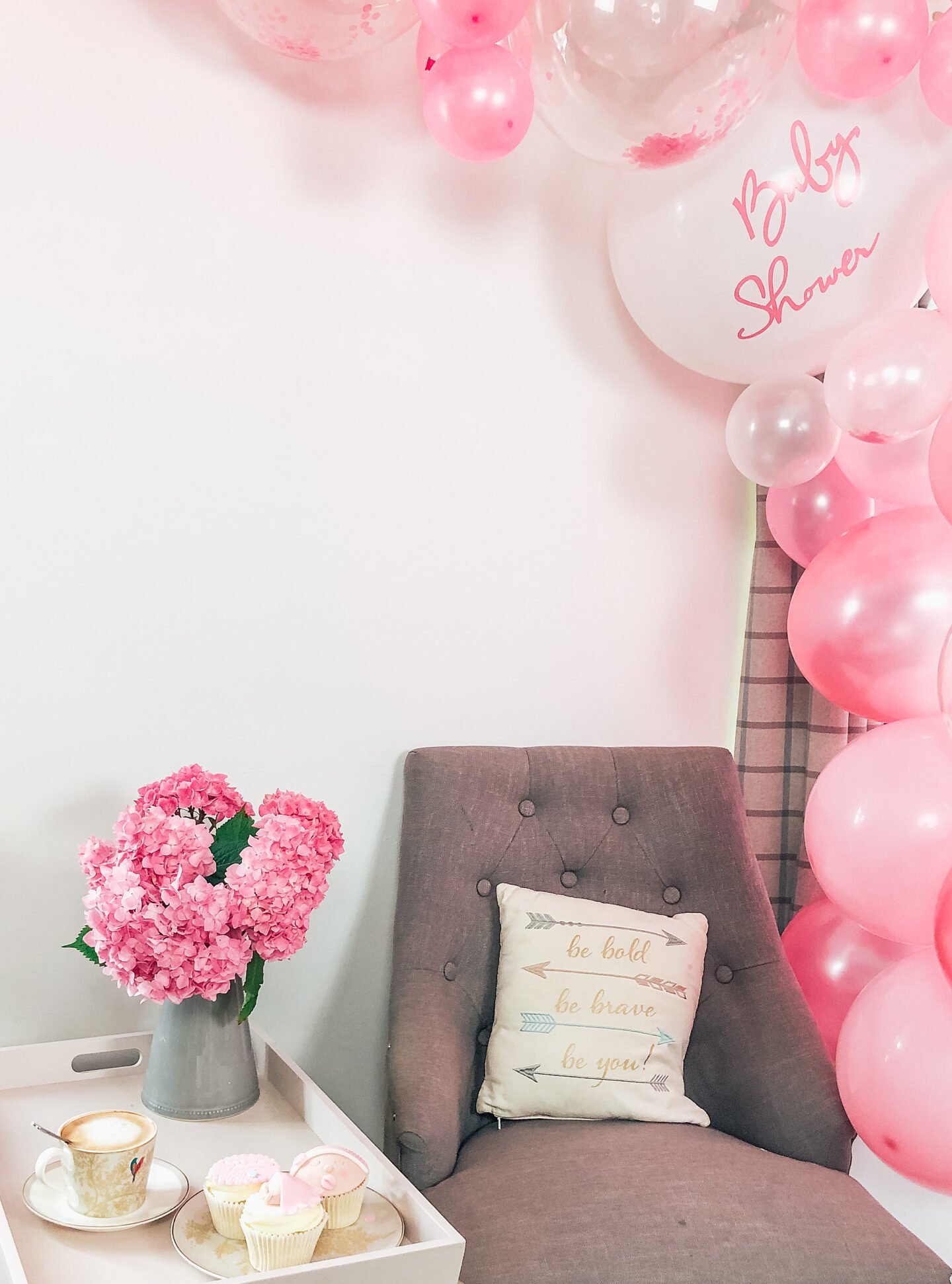 Baby shower afternoon how to make a balloon arch with Cricut vinyl balloon decals and  tape
