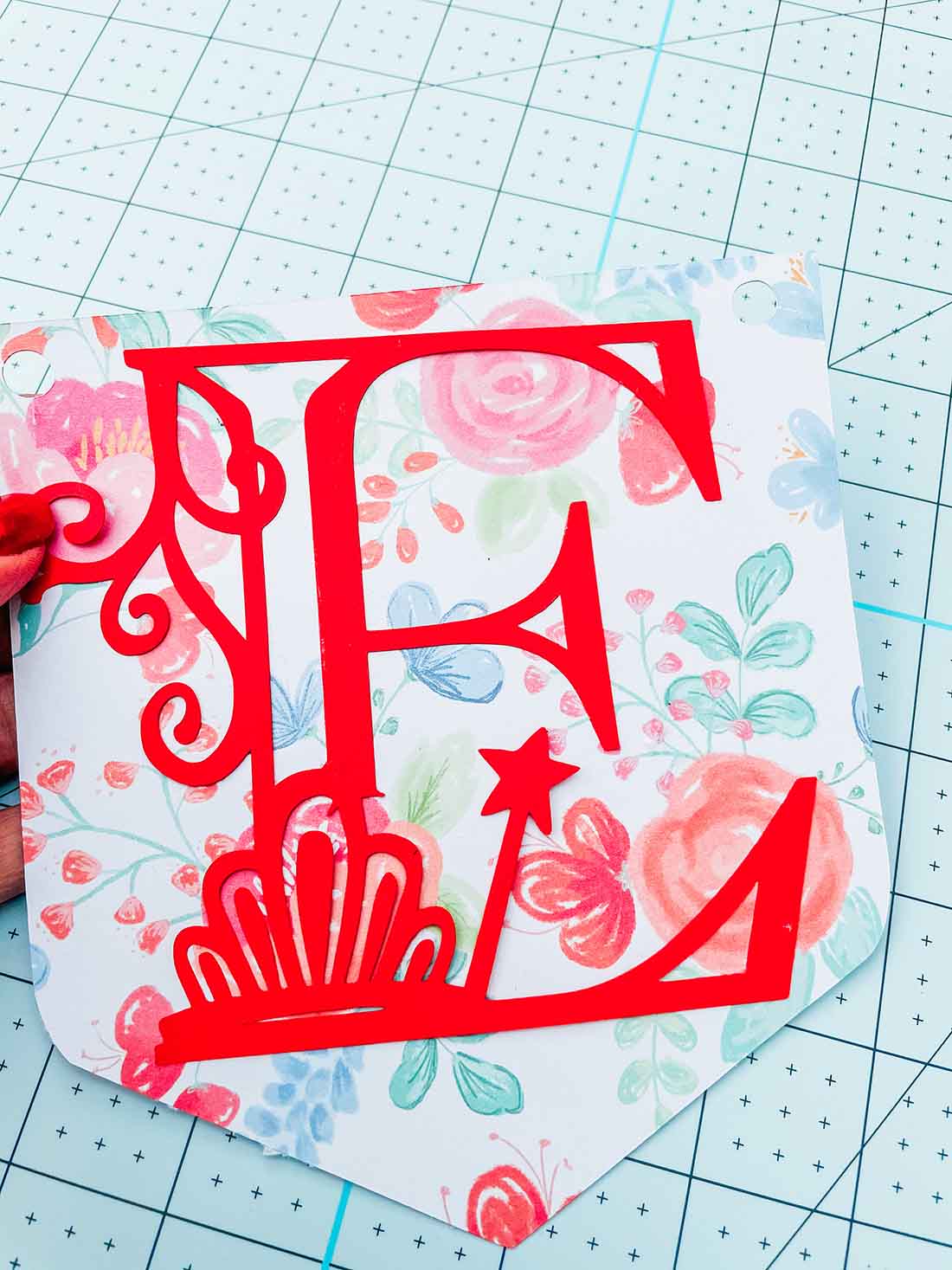 free cricut royal themed decals for cards and decorations