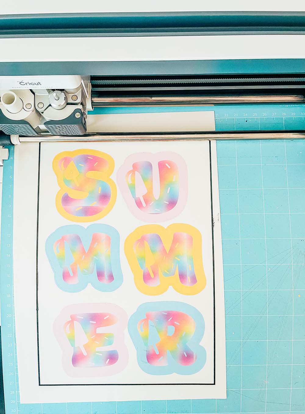 Print and cut stickers with the Offeset tool