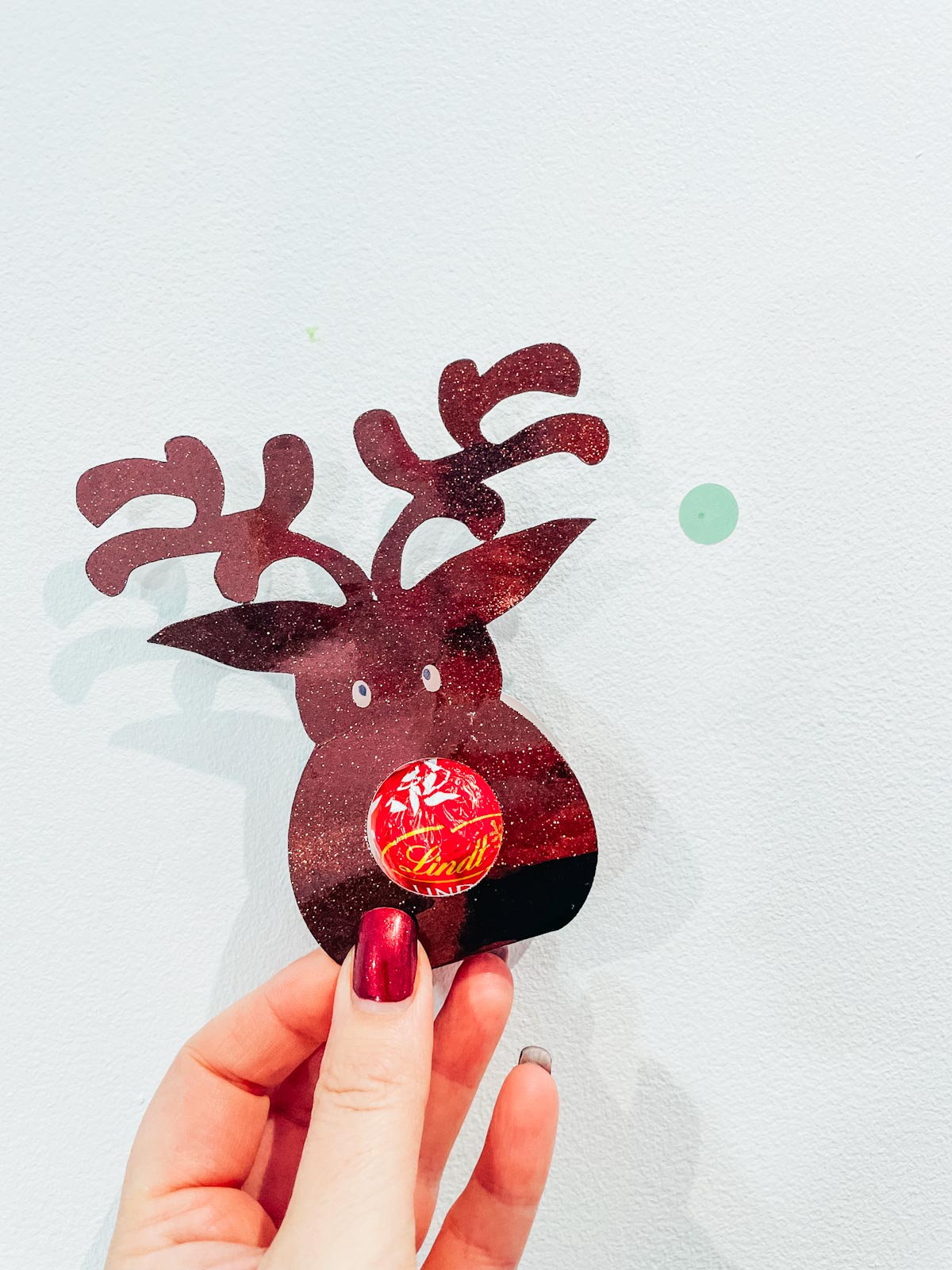 Free Reindeer chocolate holder PNG SVG for Christmas treats and party favours