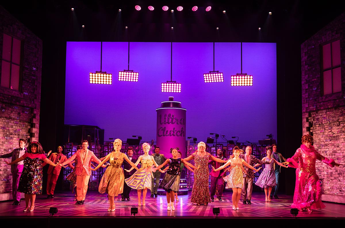The cast of the Hairspray tour in the finale 