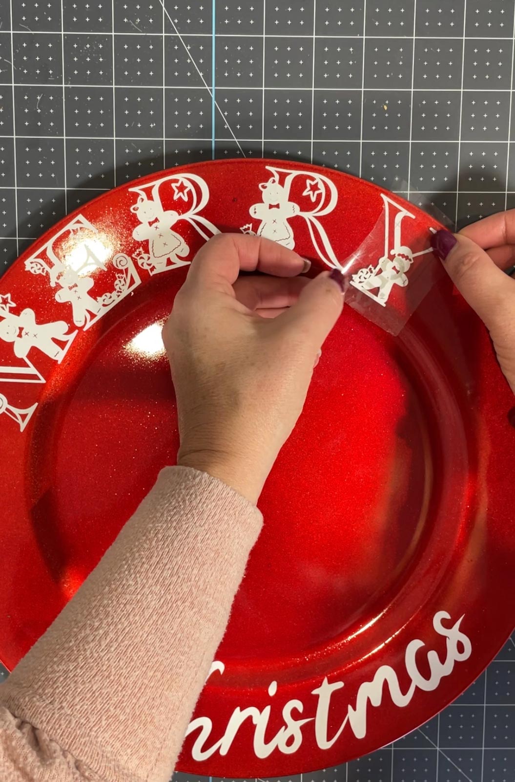 Add your vinyl gingerbread letters to the tray