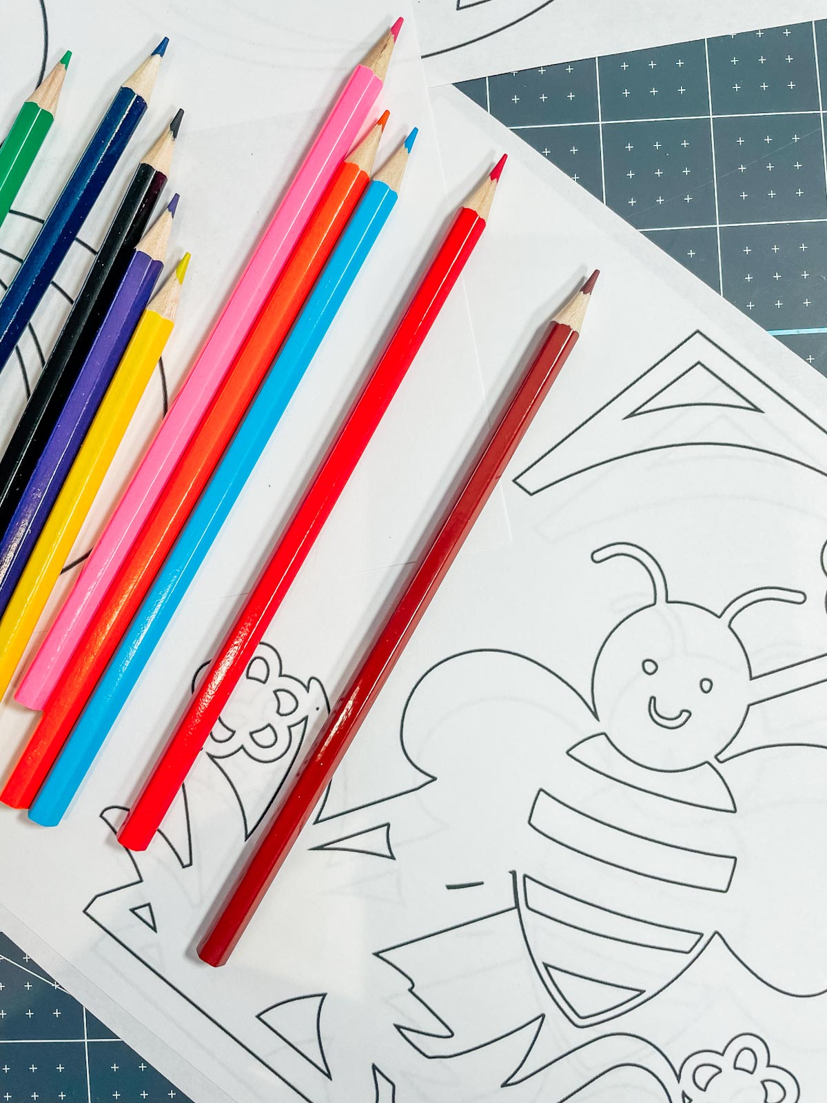 Free Bee Printable Colouring Pages