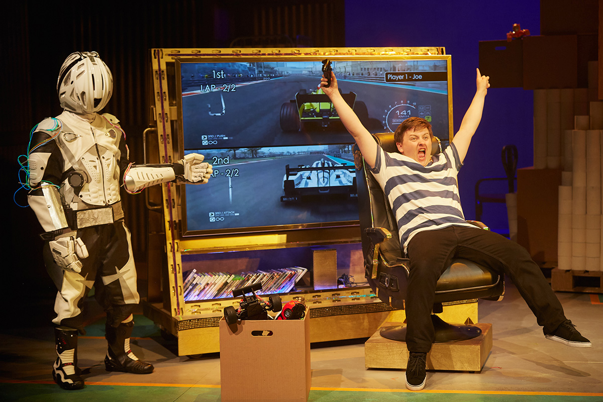 Review of the Billionaire Boy Uk Tour Live On Stage by Birmingham Stage Company. Photo by Mark Douet C31B1636
