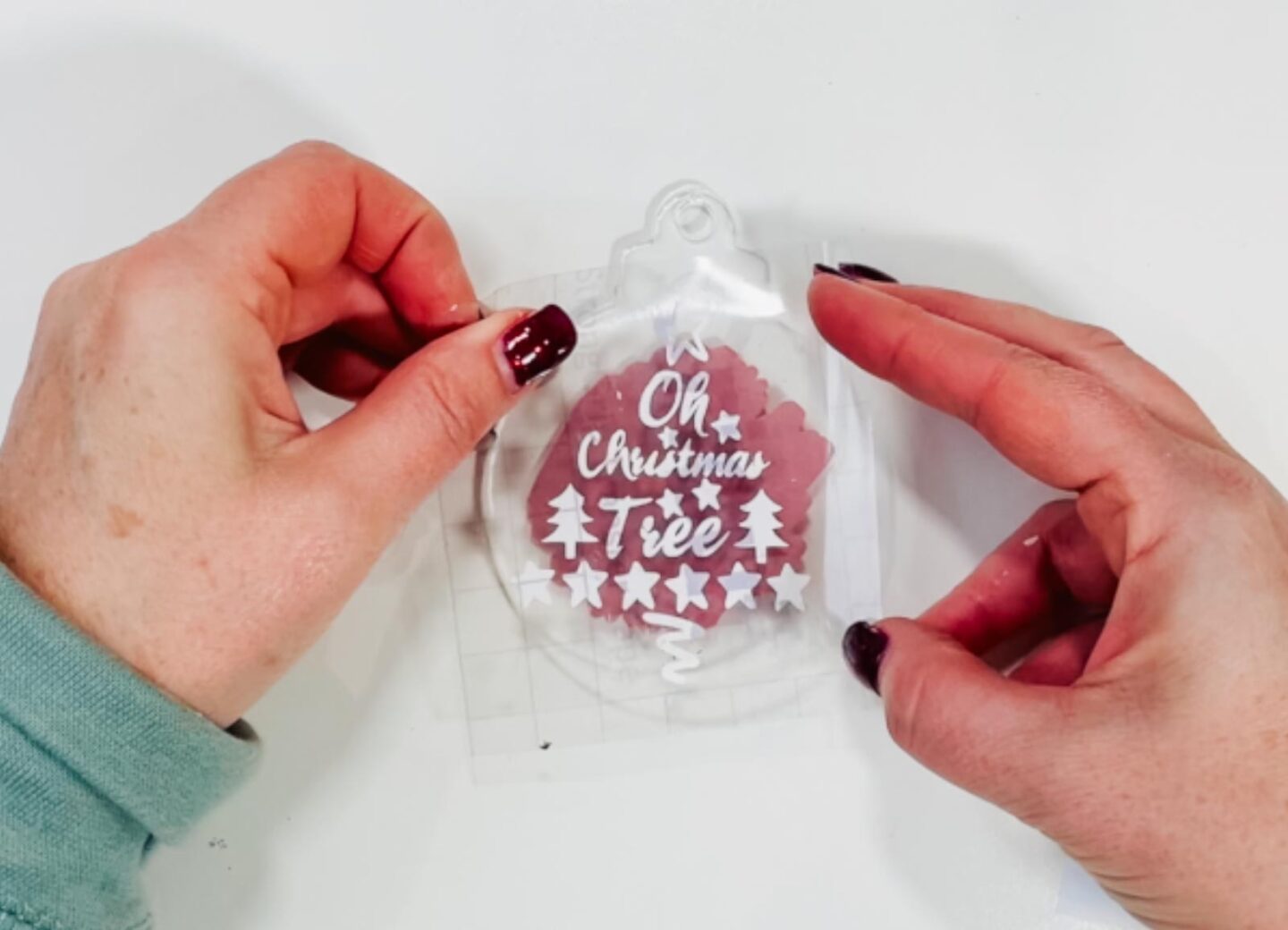 TRansfer the Christmas Tree to your acryclic bauble