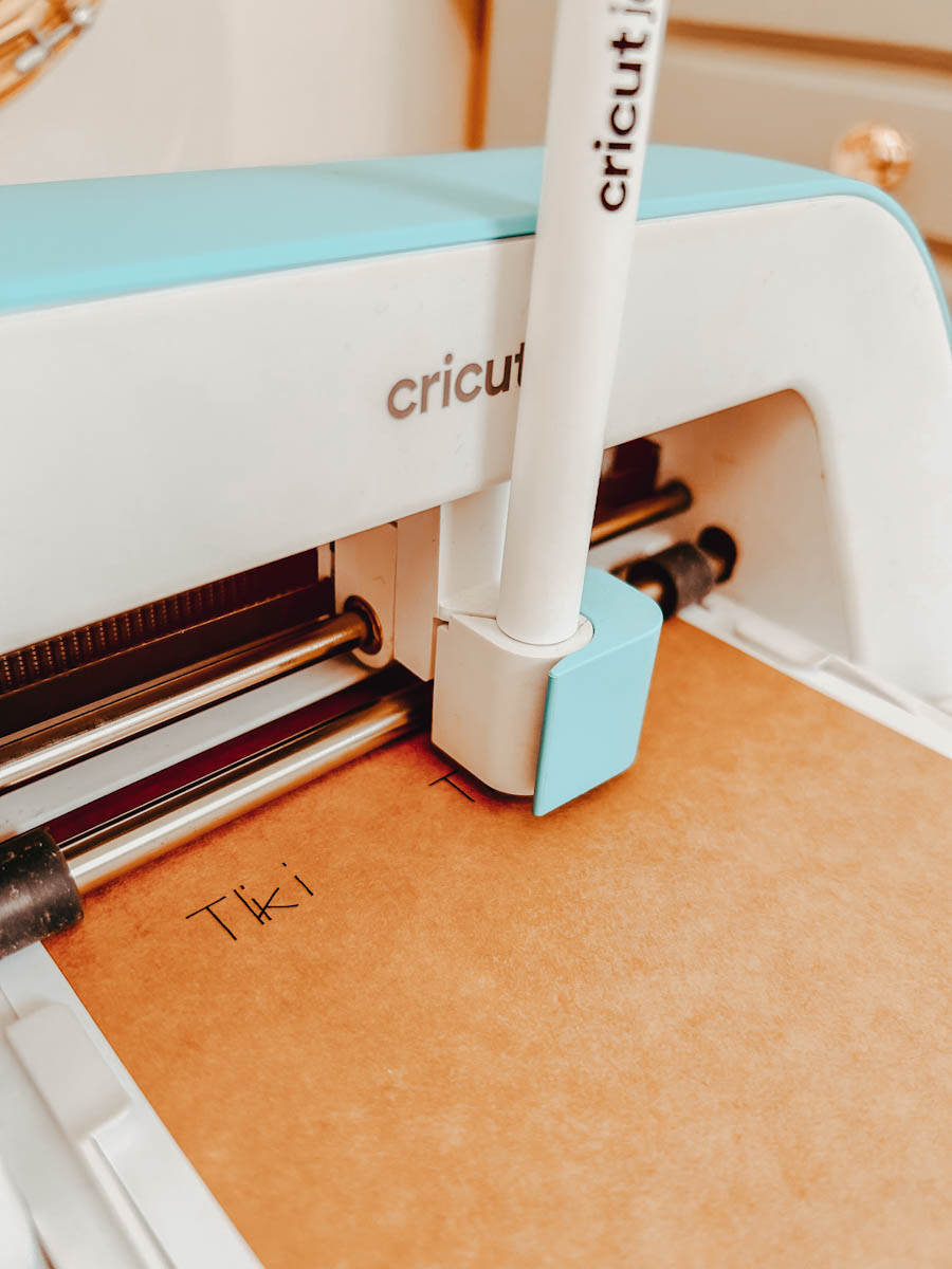 Making Cricut Labels and Stickers with the Cricut Joy, Smart label and Cricut Pens