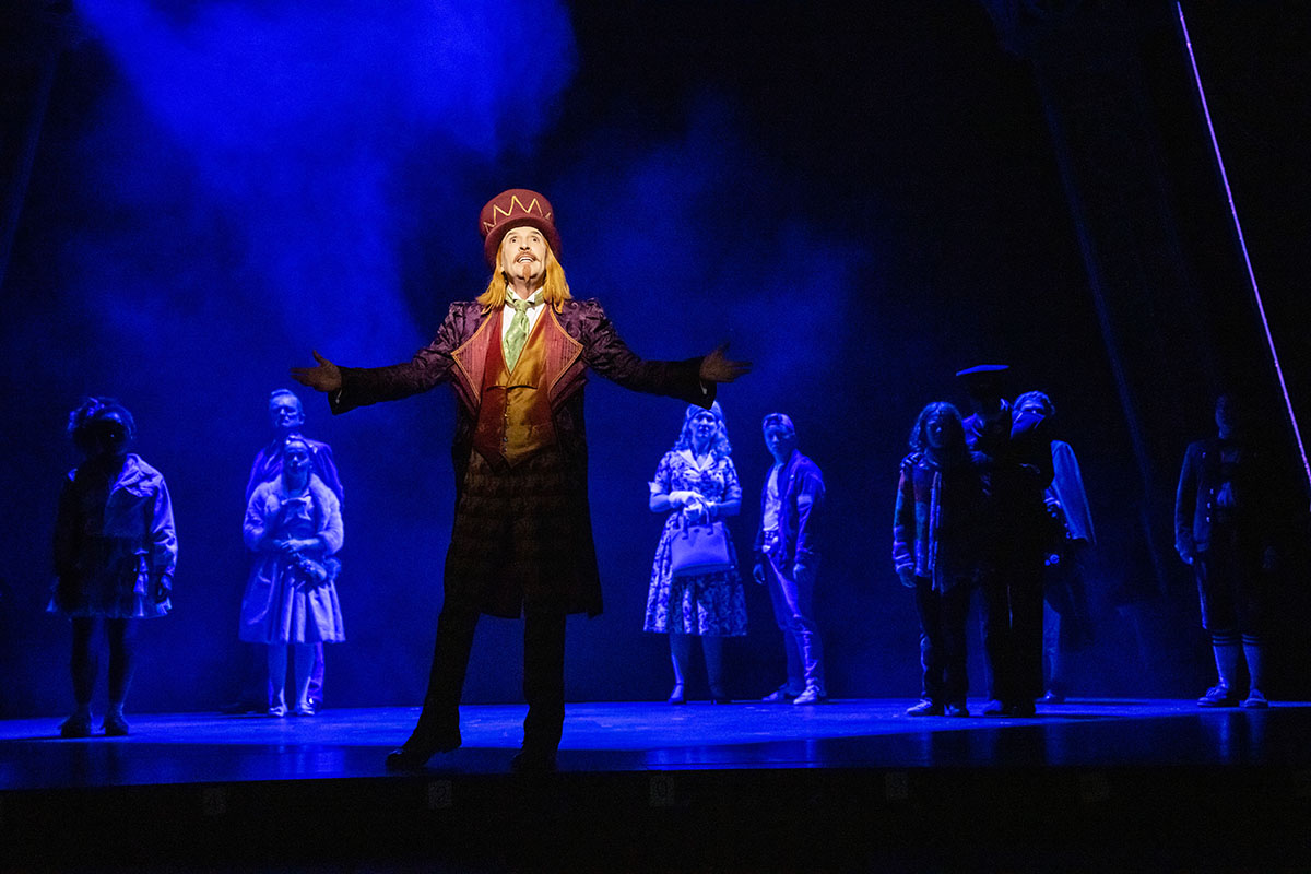 CHARLIE AND THE CHOCOLATE FACTORY - THE MUSICAL. Gareth Snook 'Willy Wonka' and Company. Photo Johan Persson (4)